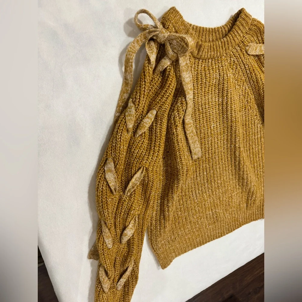 💛Love Tree Mustard Braided Sleeve Sweater Coquette Cozy Warm Size Medium‎ - Picture 11 of 11